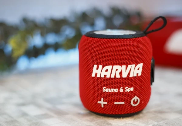 Harvia högtalare, röd Vedeldade bastuaggregat miljöbild